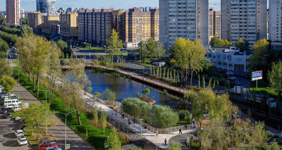 В Казани у центра «Ярдәм» открыли бульвар с дорожками для людей с ОВЗ
