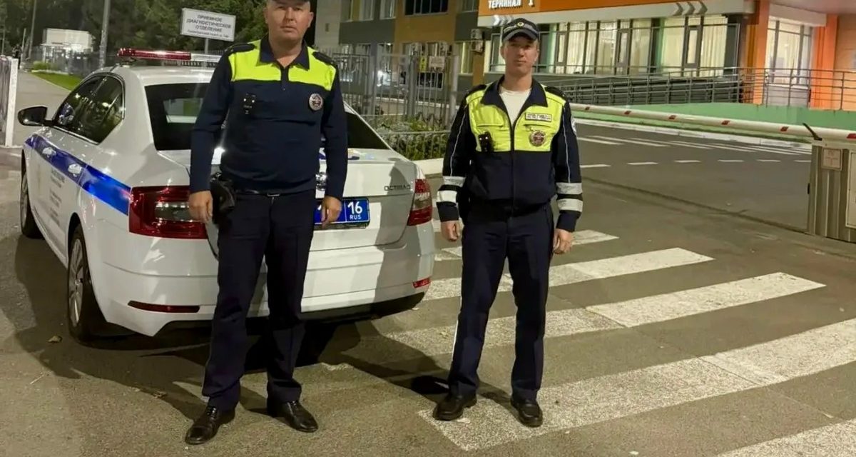 Инспекторы ДПС сопроводили в Казани автомобиль с 7-летней девочкой до больницы