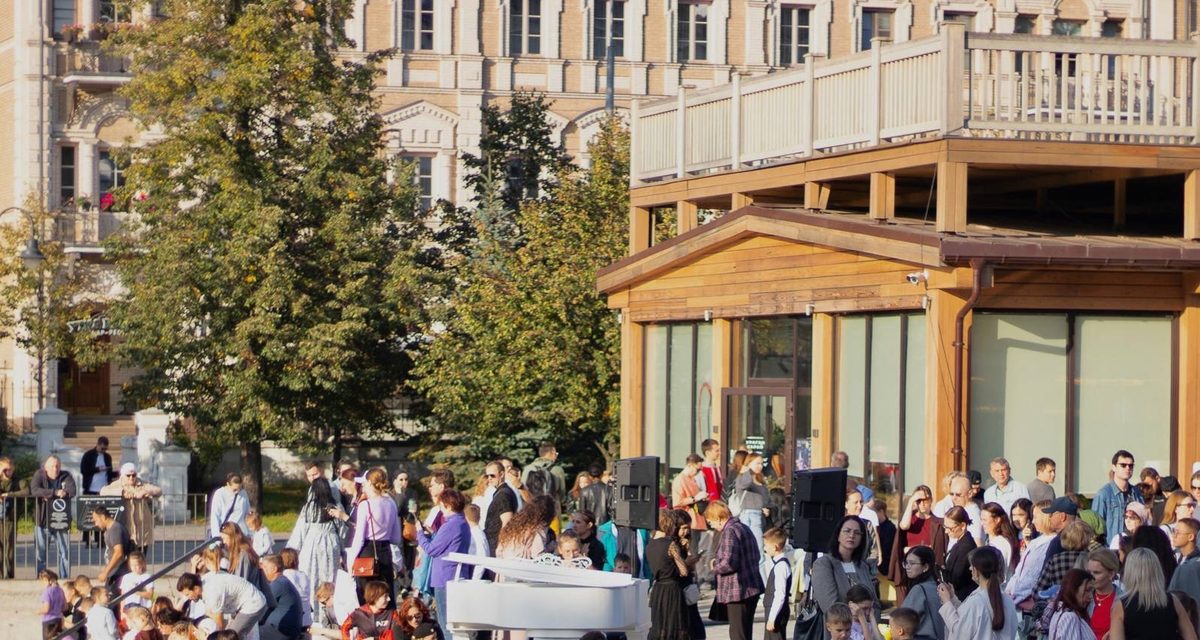 На Черном озере бесплатно устроят парусную регату и концерт Екатерины Бразды