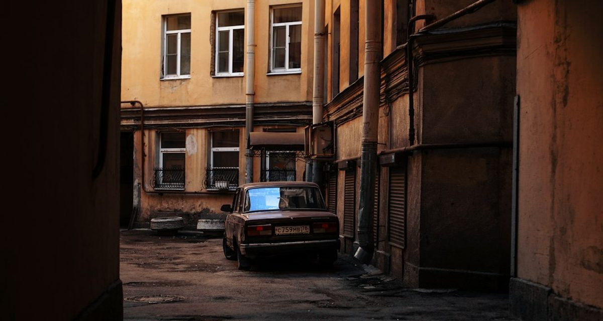 В Лениногорске двое подростков уехали на незапертой «семёрке», попали в кювет и скрылись